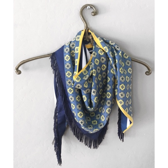 🆕 ECHO BLUE WHITE YELLOW STRIPED TRIANGLE SCARF - Picture 3 of 5